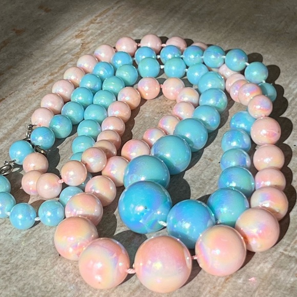 2 Vintage beaded necklaces. Pearlized colors pink blue - Picture 6 of 8